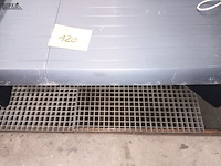 Lot 120 - pvc tuintafel - afbeelding 3 van  3