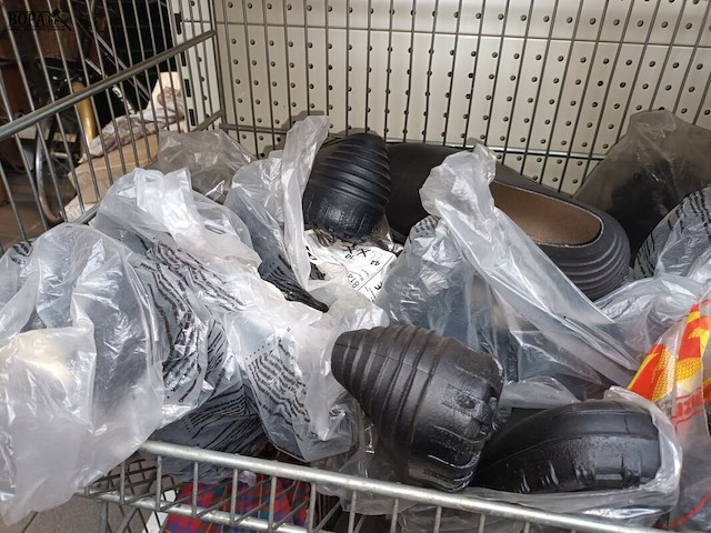 Lot 120 - werkschoenen en inlegzolen. 60 stuks - afbeelding 6 van  8