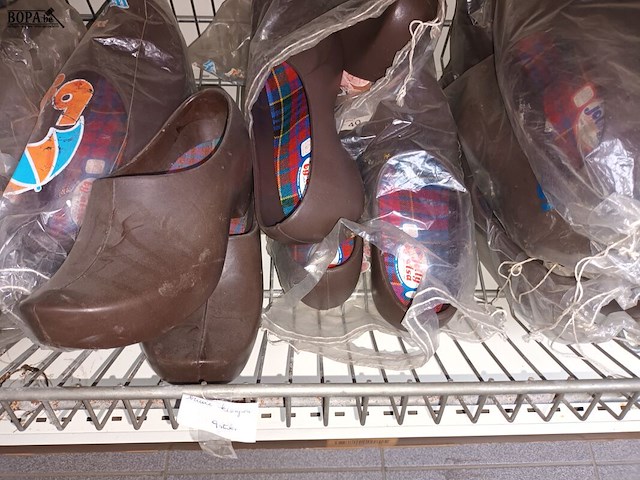 Lot 120 - werkschoenen en inlegzolen. 60 stuks - afbeelding 8 van  8