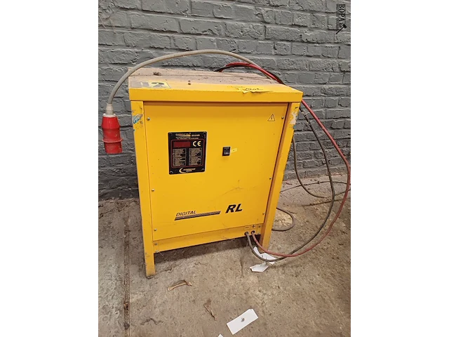 Lot 1202 - batterijoplader - afbeelding 1 van  6