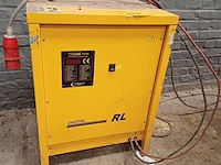 Lot 1202 - batterijoplader - afbeelding 1 van  6