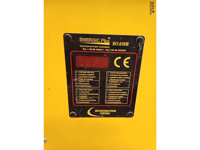 Lot 1202 - batterijoplader - afbeelding 2 van  6