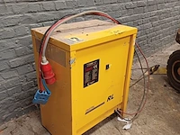 Lot 1202 - batterijoplader - afbeelding 5 van  6