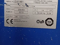 Lot 1203 - batterijoplader - afbeelding 4 van  5