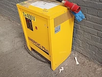Lot 1204 - batterijoplader - afbeelding 1 van  6