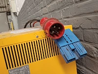 Lot 1204 - batterijoplader - afbeelding 5 van  6