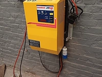 Lot 1208 - batterijoplader - afbeelding 1 van  4