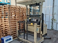 Lot 1209 - heftruck crown - afbeelding 1 van  9