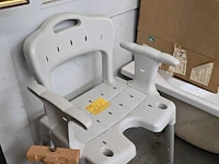 Lot 121 - hoogte verstelbare douche stoel - afbeelding 2 van  2