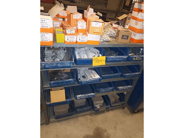 Lot 121 - lot bevestigingsmateriaal - afbeelding 1 van  4