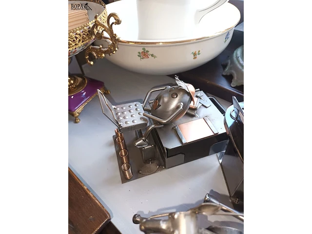 Lot 121 - metaalfiguren. 3 stuks - afbeelding 4 van  4