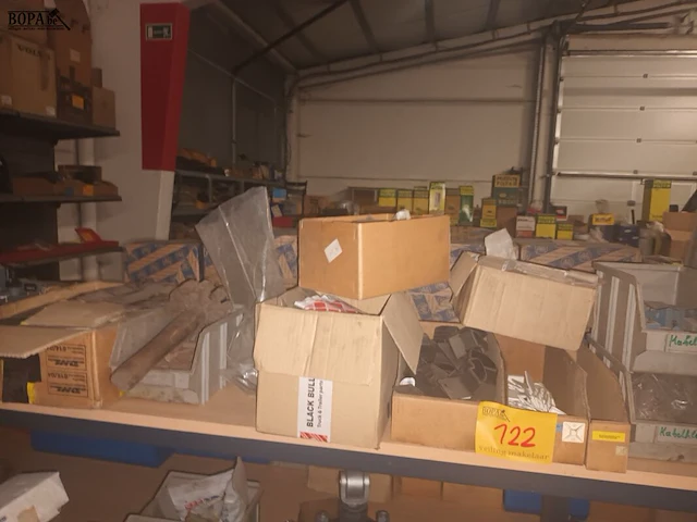 Lot 122 - diverse onderdelen - afbeelding 1 van  5
