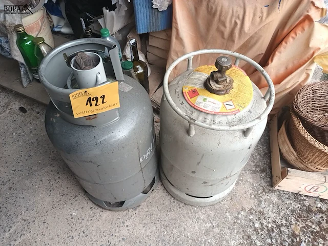 Lot 122 - gasfles. 2 stuks - afbeelding 1 van  3