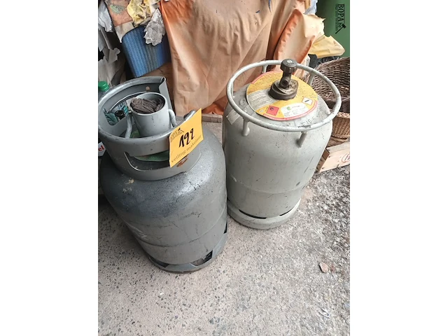 Lot 122 - gasfles. 2 stuks - afbeelding 3 van  3