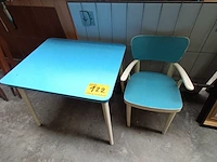 Lot 122 - kindertafeltje en stoeltje - afbeelding 1 van  4