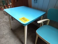 Lot 122 - kindertafeltje en stoeltje - afbeelding 2 van  4
