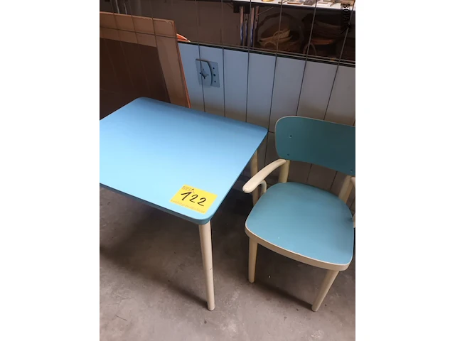 Lot 122 - kindertafeltje en stoeltje - afbeelding 4 van  4