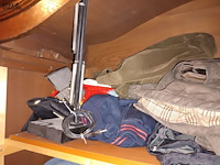 Lot 122 - kleding, linnen en elektro. inhoud kleerkast - afbeelding 3 van  5