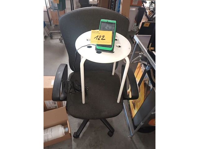 Lot 122 - kruk, bureaustoel en betaalterminal - afbeelding 1 van  4
