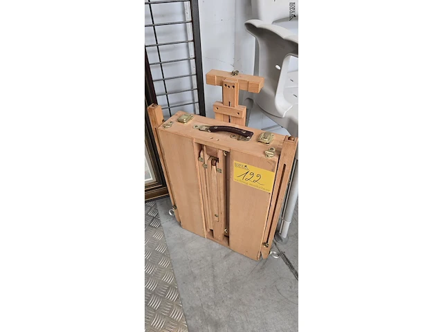 Lot 122 - opvouwbare schilders ezel met opbergkoffer 2 in 1 - afbeelding 2 van  2