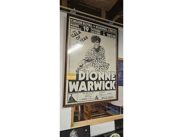 Lot 122 - poster dionne warwick uit 1982 - afbeelding 1 van  4