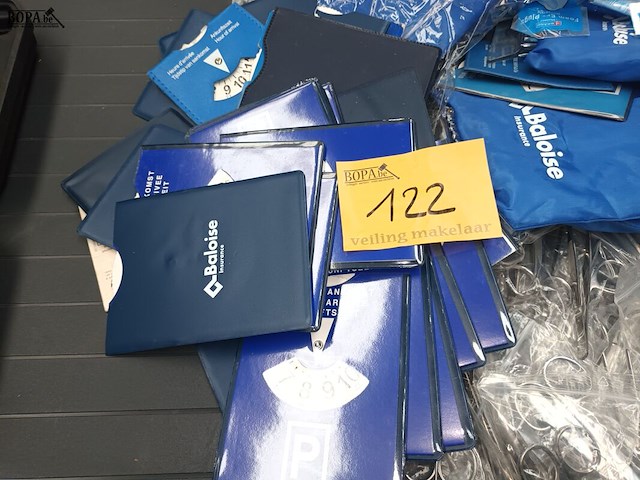 Lot 122 - scharen, oordopjes en parkeerschijven - afbeelding 2 van  4