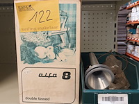 Lot 122 - vleesmolen en accessoires - afbeelding 1 van  3