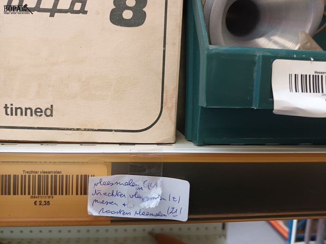 Lot 122 - vleesmolen en accessoires - afbeelding 2 van  3