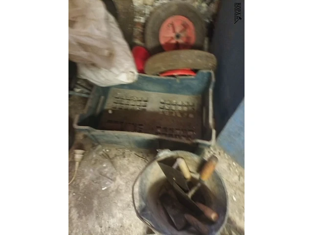Lot 122 - werkmateriaal en banden - afbeelding 2 van  2