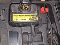 Lot 123 - accu schroefmachine dewalt - afbeelding 2 van  4