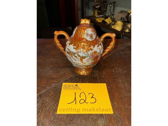 Lot 123 - chinees dekselpotje - afbeelding 1 van  3