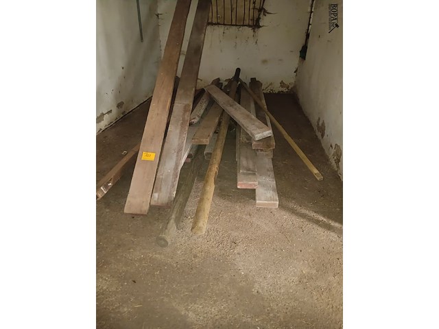 Lot 123 - lot baddens - afbeelding 1 van  2