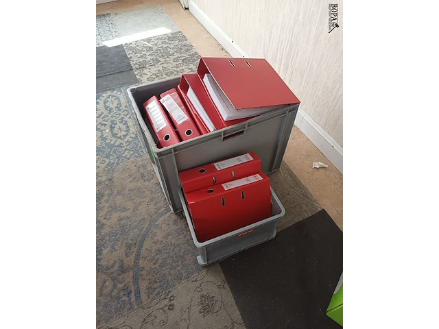 Lot 123 - lot ringmappen en vloermat. 3 stuks - afbeelding 5 van  5