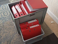 Lot 123 - lot ringmappen en vloermat. 3 stuks - afbeelding 5 van  5