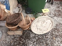 Lot 123 - mandjes en tafeltje. 9 stuks - afbeelding 1 van  4