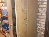 Lot 123 - metalen kast met inhoud - afbeelding 2 van  6