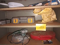 Lot 123 - metalen kast met inhoud - afbeelding 3 van  6