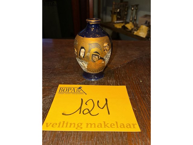 Lot 124 - chinees potje in blauw/goud - afbeelding 1 van  3