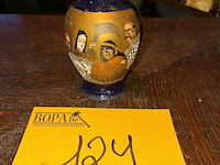 Lot 124 - chinees potje in blauw/goud - afbeelding 1 van  3