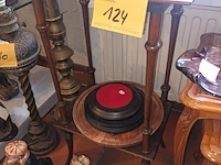 Lot 124 - houten bijzettafel - afbeelding 1 van  5