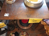 Lot 124 - houten bijzettafel - afbeelding 2 van  5