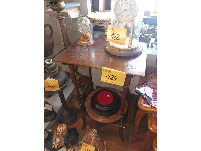 Lot 124 - houten bijzettafel - afbeelding 3 van  5