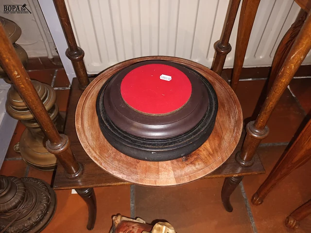 Lot 124 - houten bijzettafel - afbeelding 5 van  5