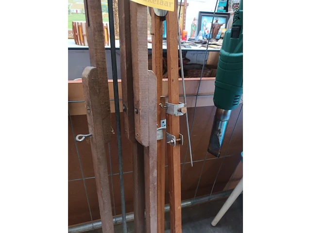Lot 124 - houten statief. 2 stuks - afbeelding 4 van  4