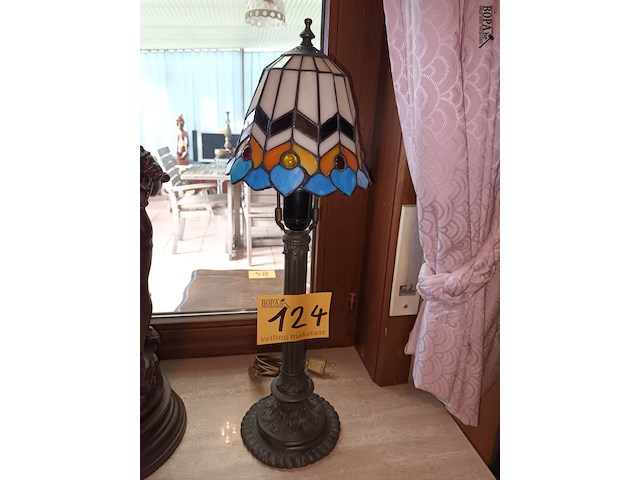 Lot 124 - lampadaire glas in lood - afbeelding 1 van  3