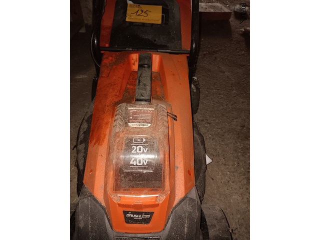 Lot 125 - accu grasmaaier - afbeelding 2 van  2