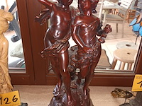 Lot 125 - beeld in ivorine - afbeelding 1 van  3