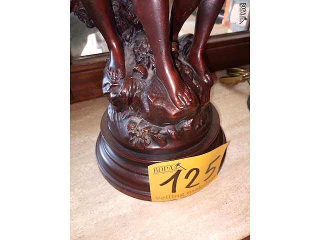 Lot 125 - beeld in ivorine - afbeelding 3 van  3