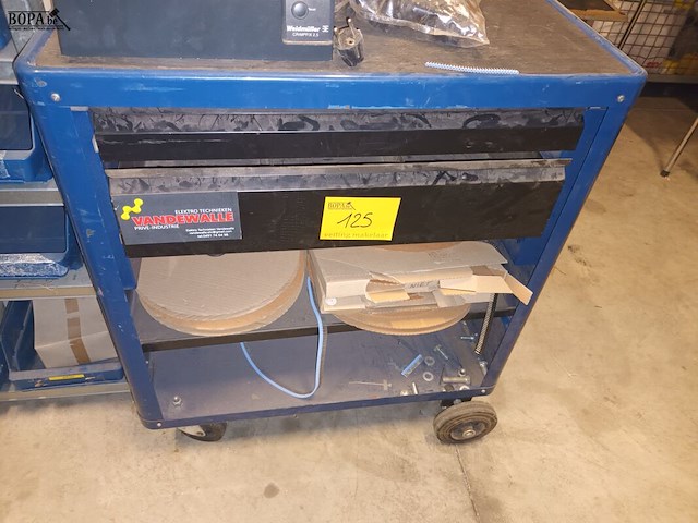 Lot 125 - blauwe materiaalkar - afbeelding 1 van  4