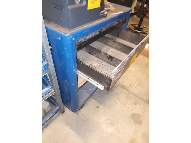 Lot 125 - blauwe materiaalkar - afbeelding 2 van  4